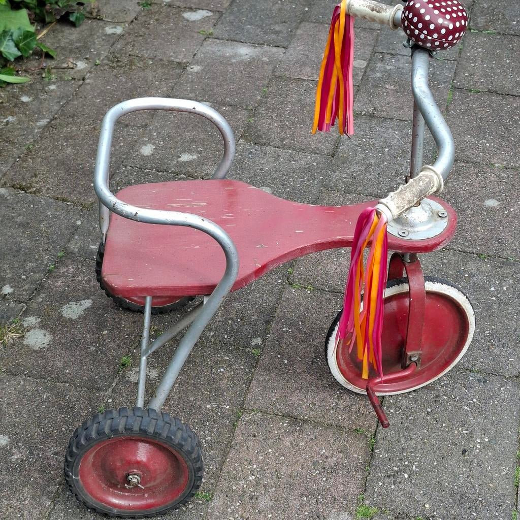 Vintage Rode driewieler met bel, Antiek en Kunst, Antiek | Speelgoed, Ophalen