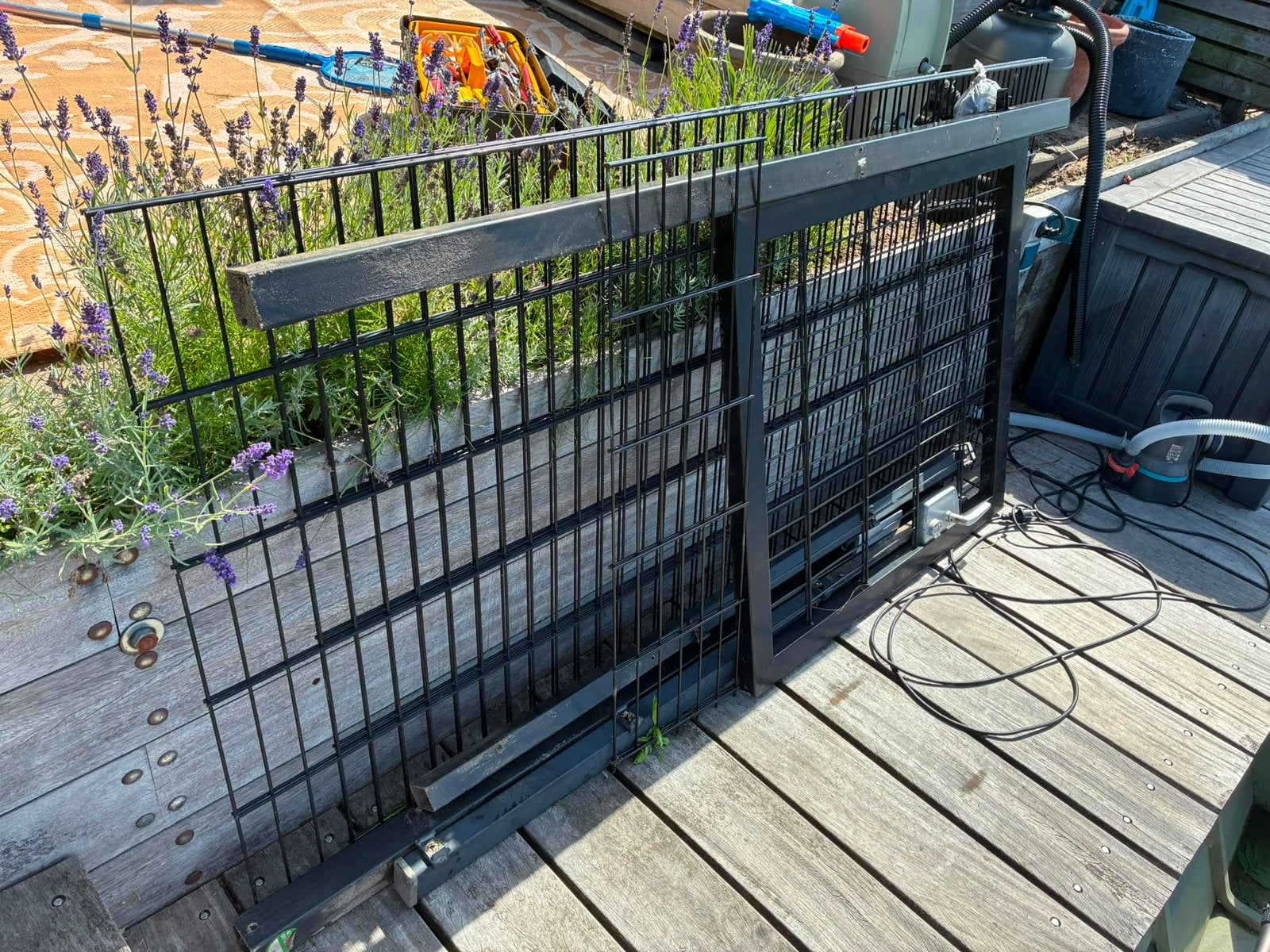 Hek 5,4 meter met deur en slot, Ophalen, Gebruikt, IJzer