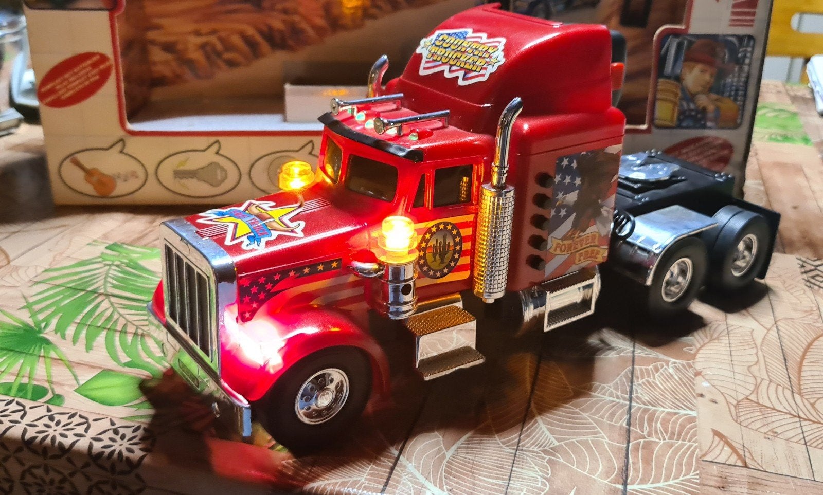Amerikaanse Truck Rood met Licht en Geluid en Friktie motor, Ophalen, Zo goed als nieuw