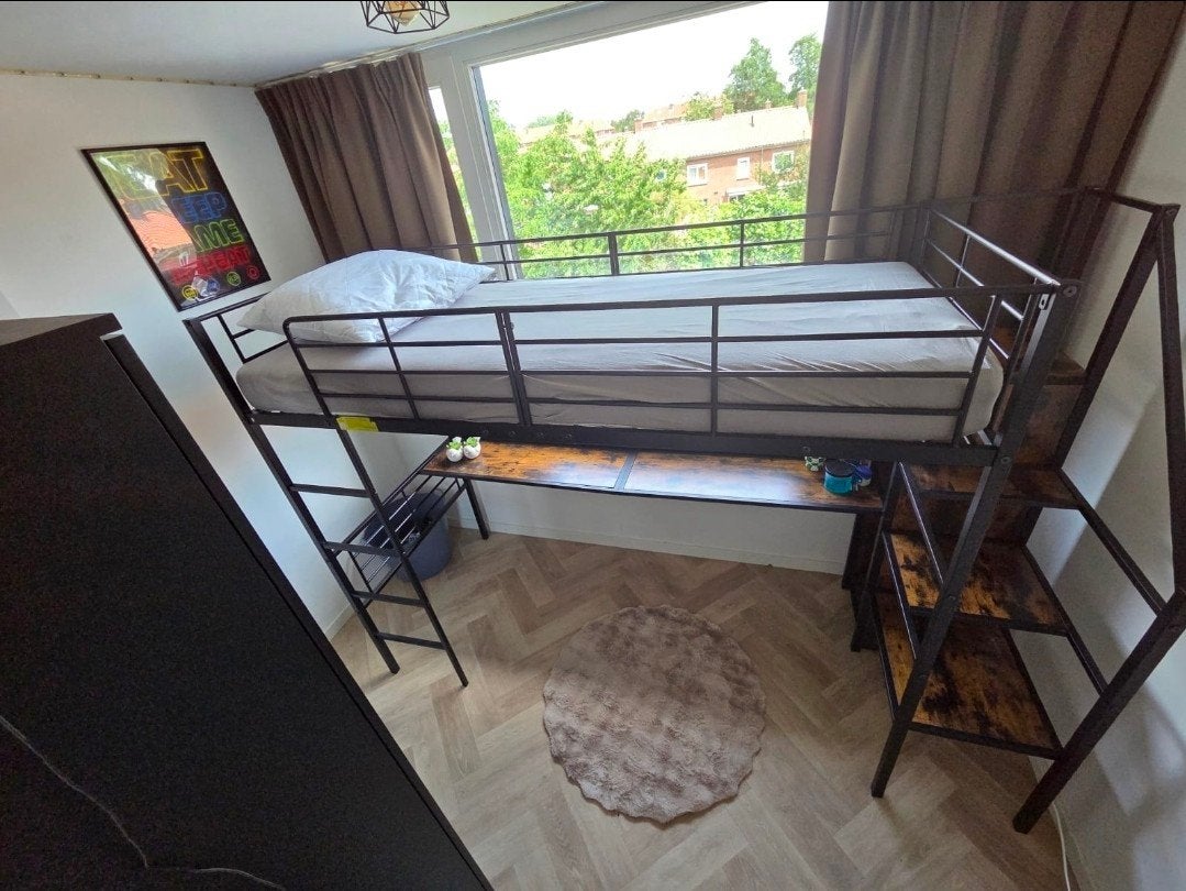 Hoogslaper met bureau en opbergruimte - Zwart metaal, Ophalen, Eenpersoons, Zo goed als nieuw, 200 cm