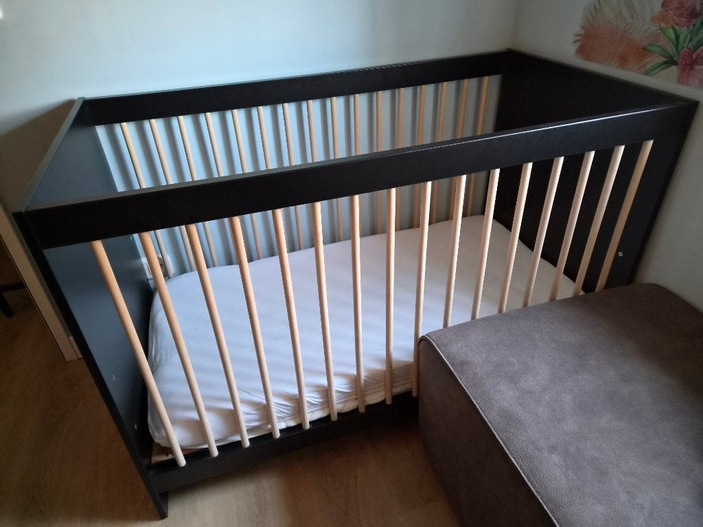 Driedelige Babykamer Zwart/Eiken, Kinderen en Baby's, Kinderkamer | Complete kinderkamers, Ophalen, Zo goed als nieuw, Jongetje of Meisje