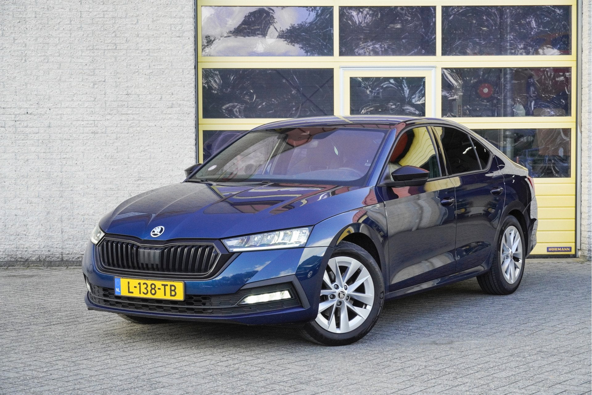 Skoda Octavia 1.0 e-TSI Automaat! 5drs Sport Business BJ2021, Auto's, Dealer onderhouden, Stof, Gebruikt, Blauw