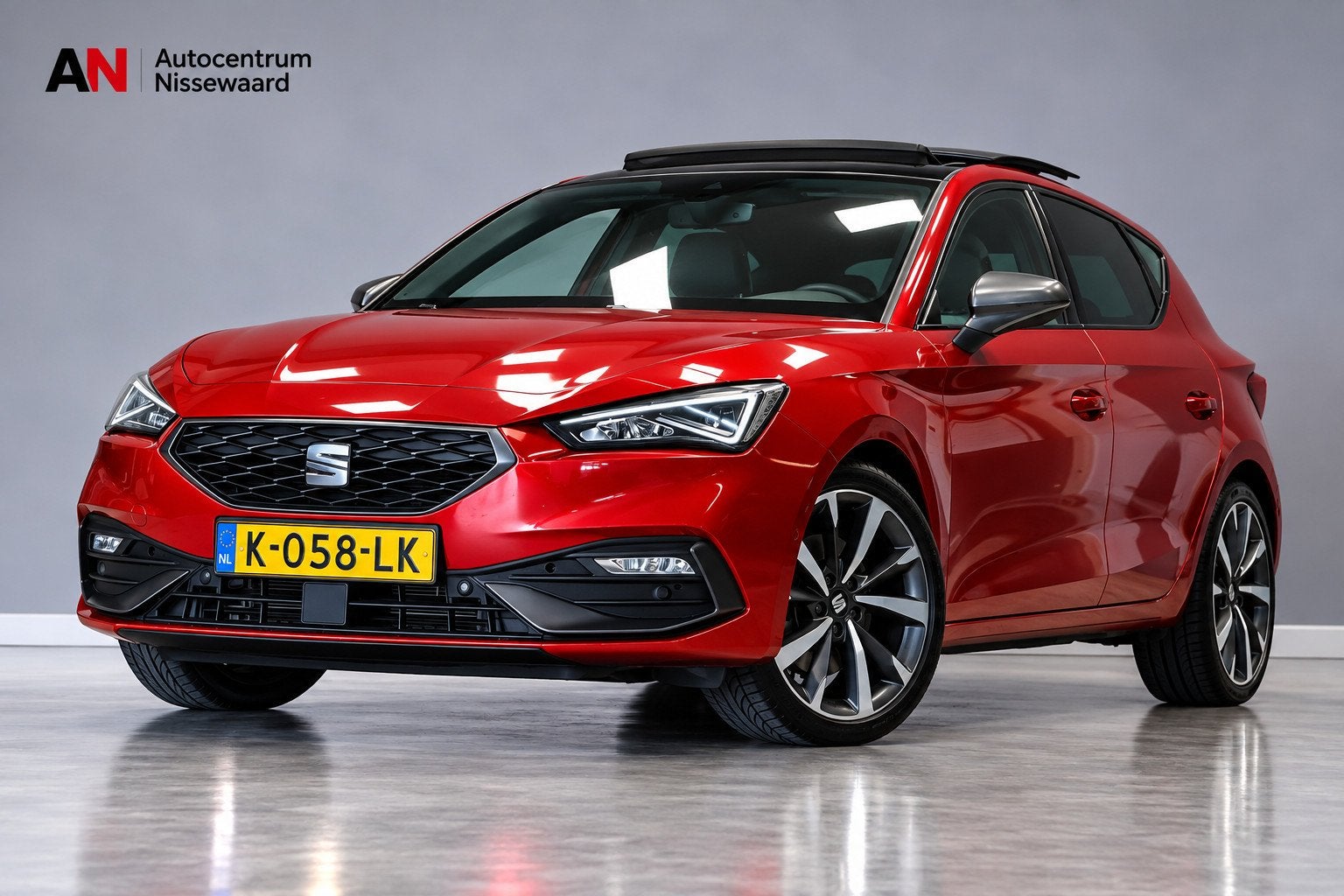 Seat Leon 1.5 eTSI FR Launch Edition |Panorama|Stoel-stuur V, Auto's, Dealer onderhouden, 4 cilinders, 150 pk, Leder en Stof
