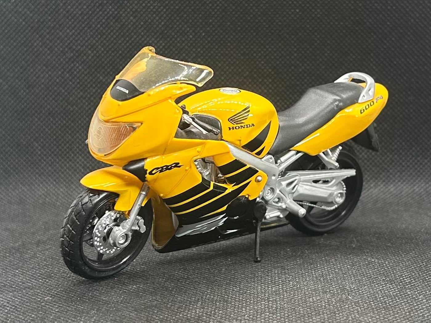 Maisto Honda CBR F4 1:18, Verzenden, Zo goed als nieuw, Maisto