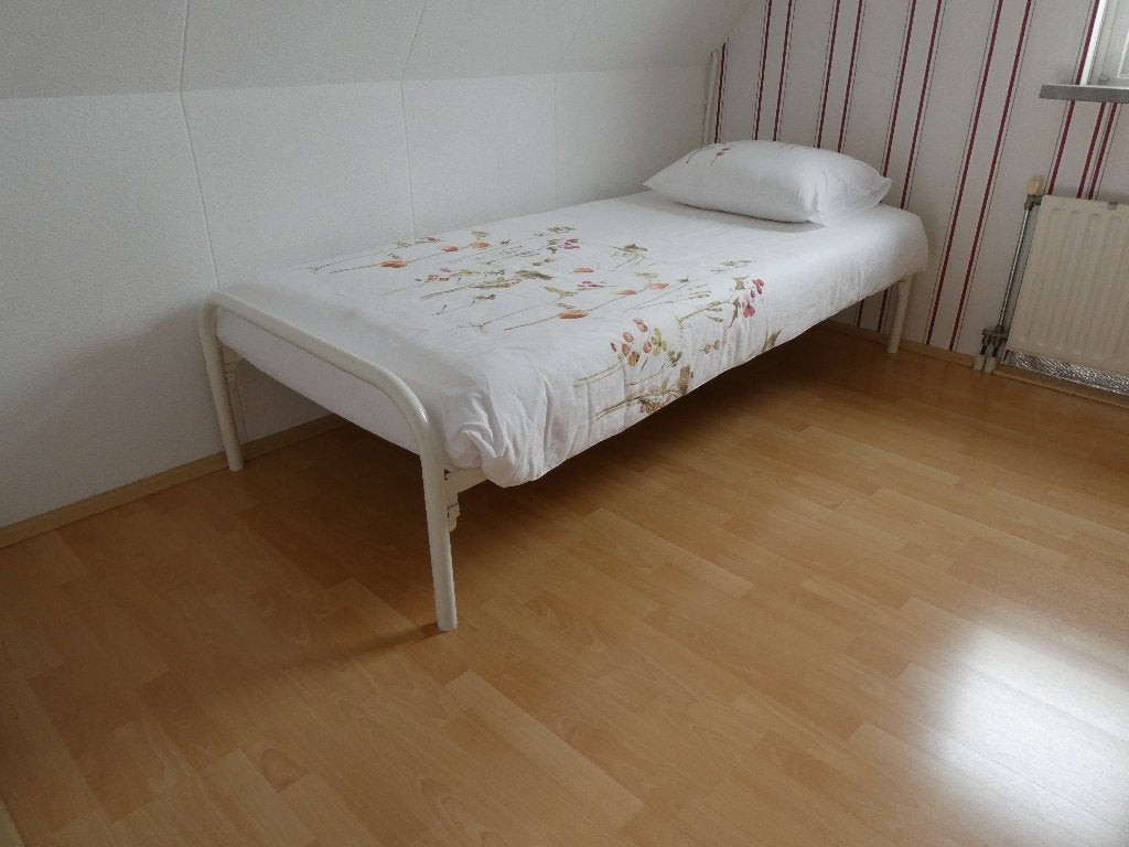 Eenpersoonsbed buizenframe, Huis en Inrichting, Slaapkamer | Bedden, Ophalen, Gebruikt, 90 cm, Eenpersoons