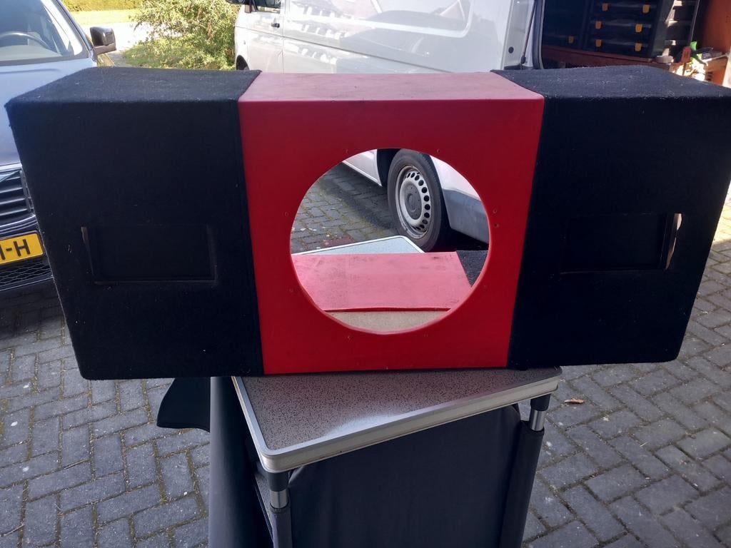 Speaker kast voor in de kofferbak., Ophalen