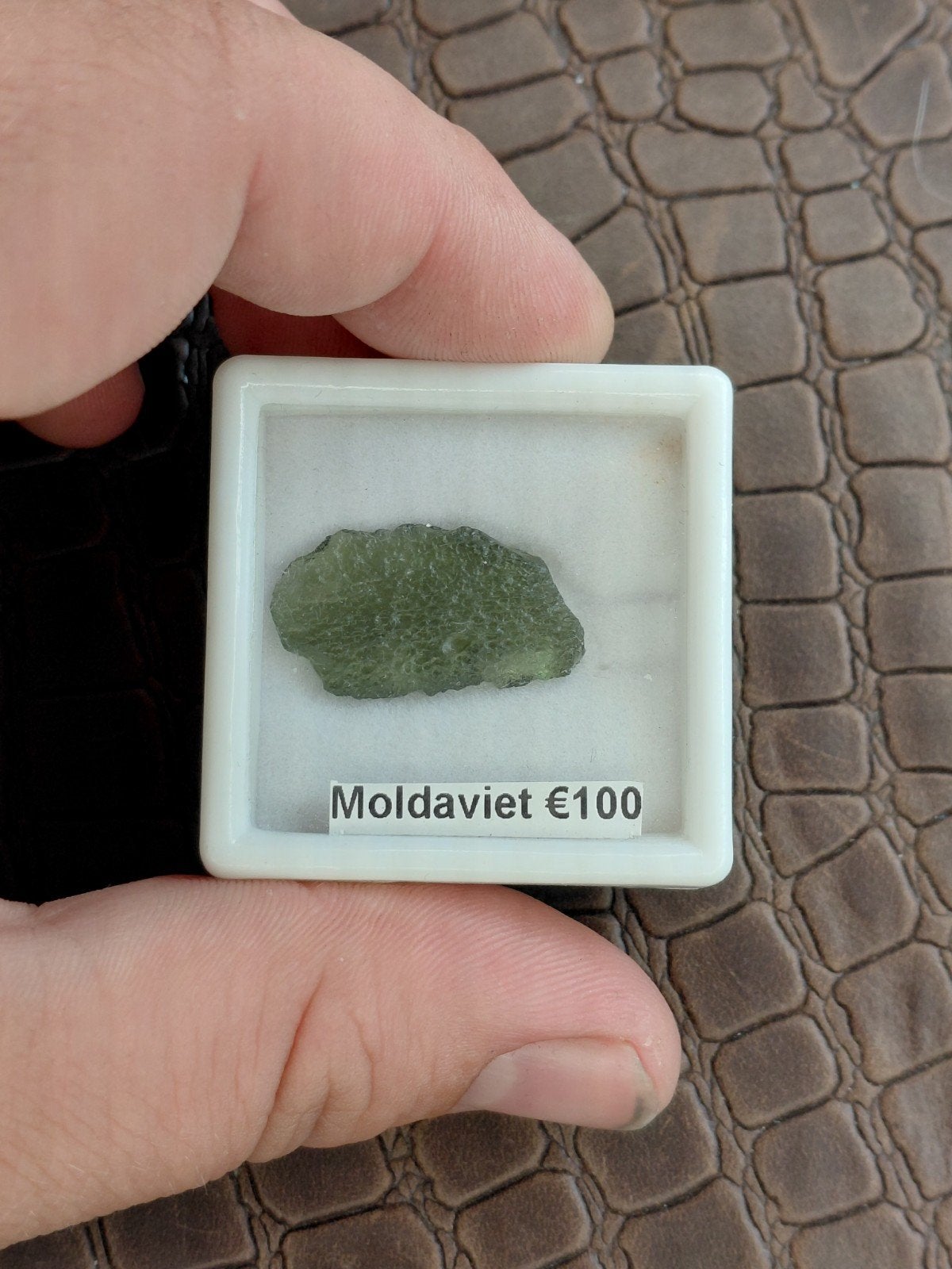 prachtig stukje groene moldaviet, Verzenden