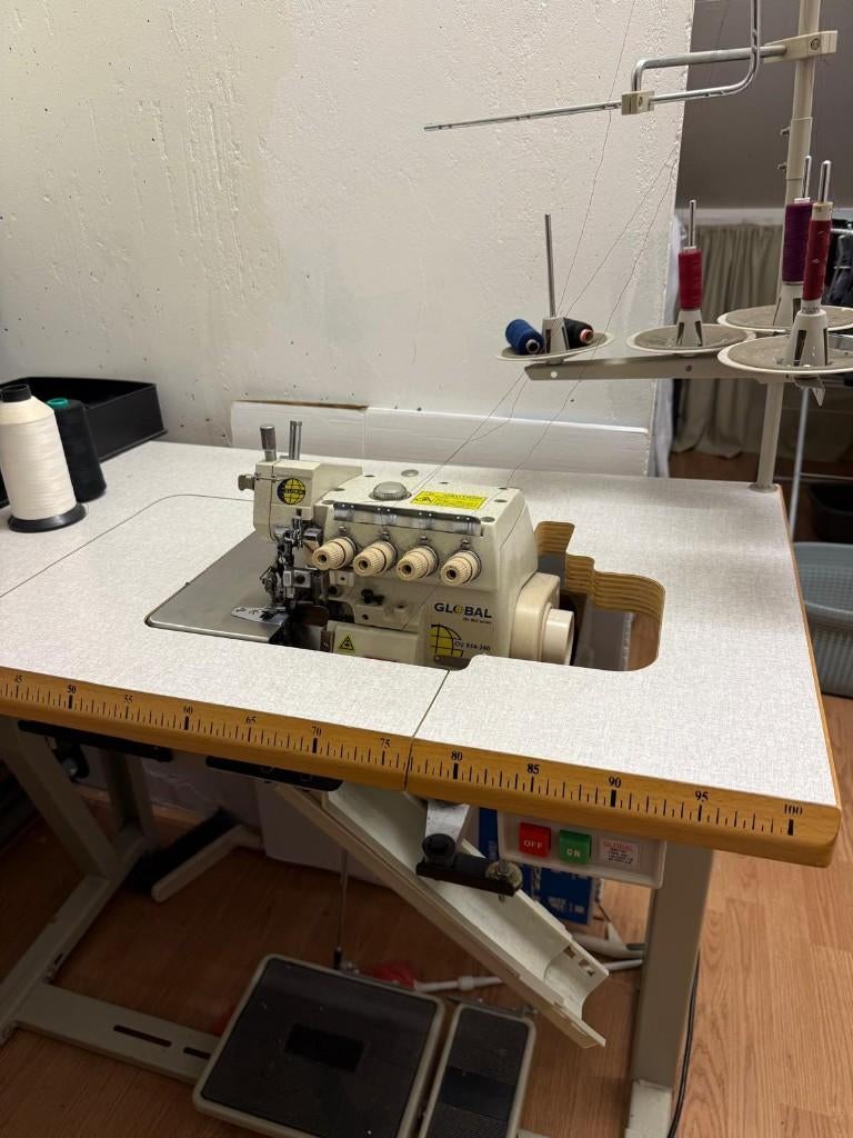 Global OV814-240 industriële overlock - perfect werkend, Hobby en Vrije tijd, Naaimachines en Toebehoren, Gebruikt, Lockmachine