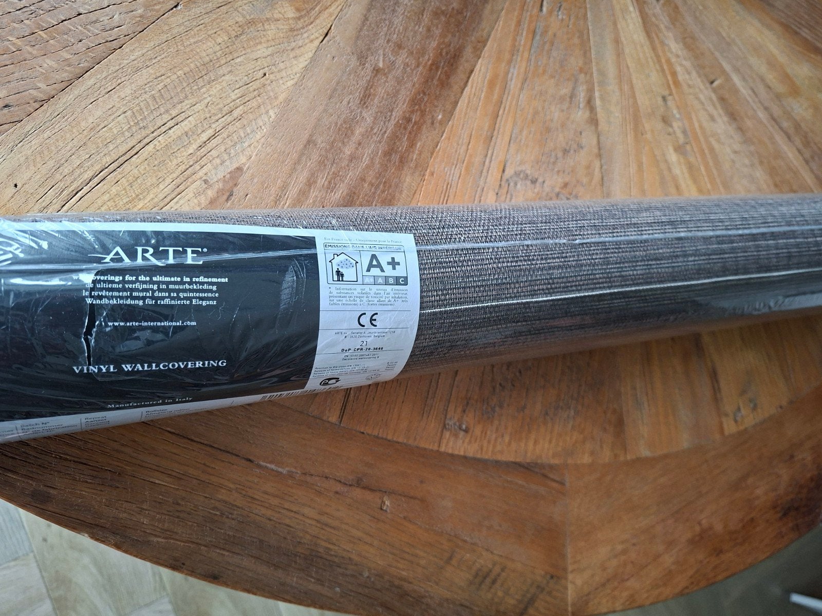 Arte Behang NIEUW 1 rol 1 meter breed Marsh Aged Cedar bruin, Huis en Inrichting, Stoffering | Behang, Ophalen, Bruin