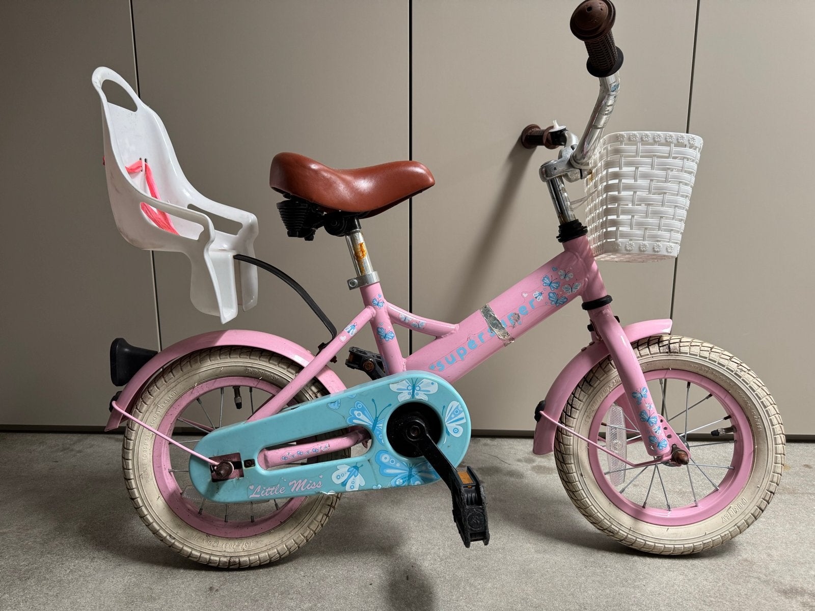 Super Super Roze kinderfiets met mandje en kinderzitje, Ophalen of Verzenden, Gebruikt, Terugtraprem, 16 tot 20 inch