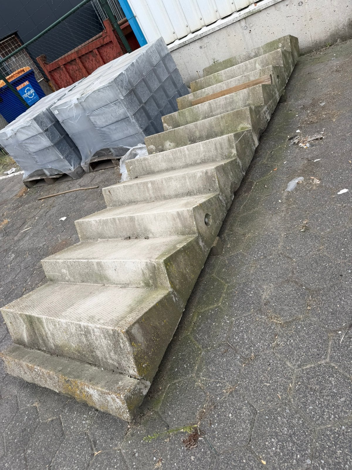 Betontrap steekstrap beton rechte trap, Ophalen, Zo goed als nieuw, Minder dan 2 meter