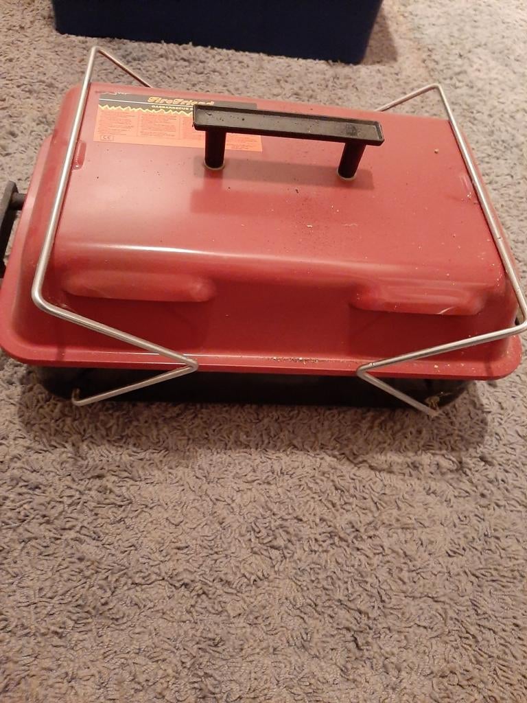 Campiing / tafel barbecue, Caravans en Kamperen, Camper-accessoires, Ophalen of Verzenden, Zo goed als nieuw