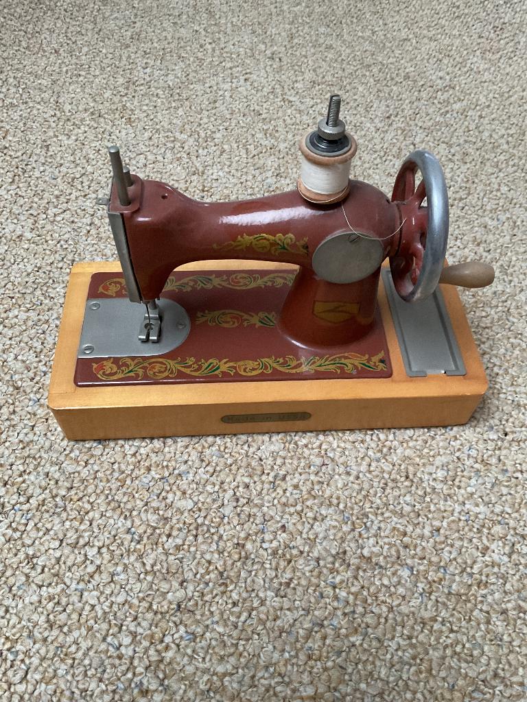 Brocante - kindernaaimachientje uit grootmoeders tijd, Ophalen of Verzenden