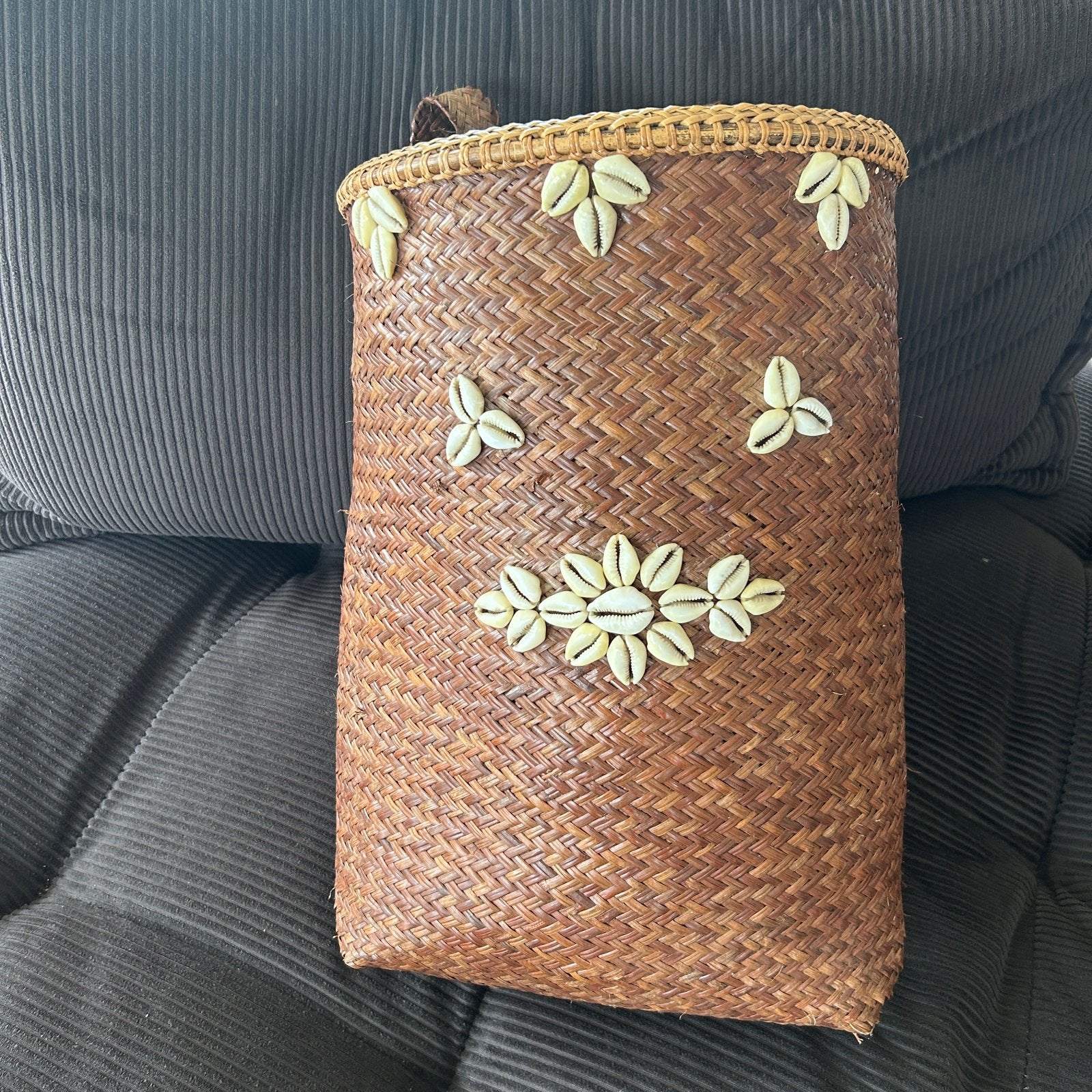 Bohemian rieten mand met schelpen, Gevlochten, Mand, Ophalen of Verzenden, Zo goed als nieuw
