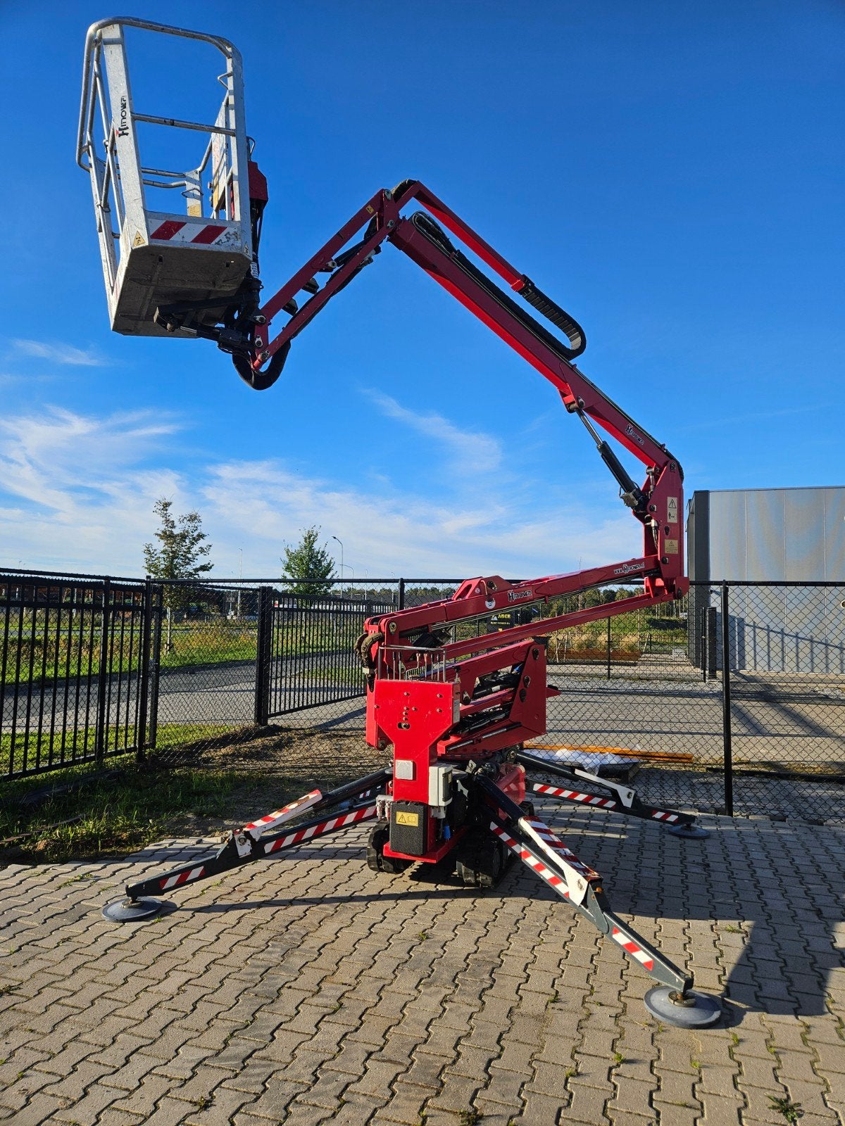 Te huur spinhoogwerker Hinowa Goldlift 14.70, Ophalen