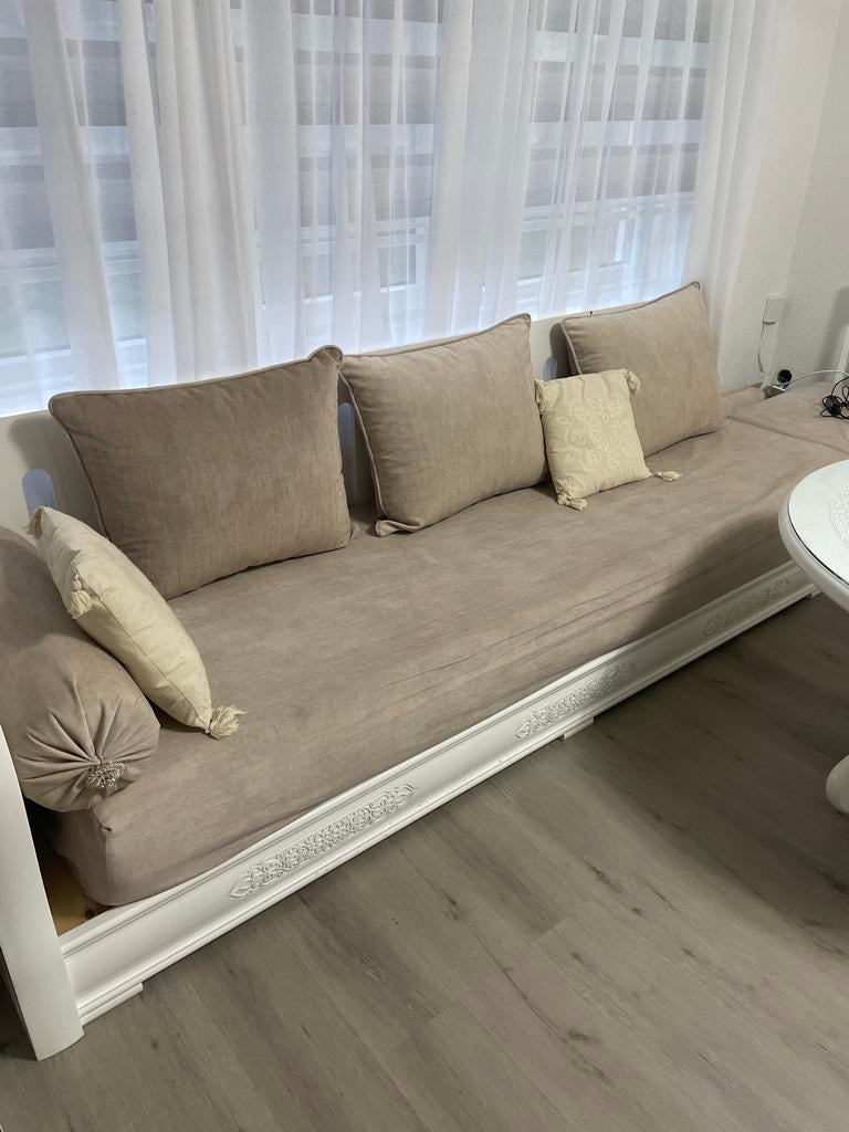 Stijlvolle Marokkaanse bank met kussens en salontafel, 250 tot 300 cm, 75 tot 100 cm, Ophalen of Verzenden, Zo goed als nieuw