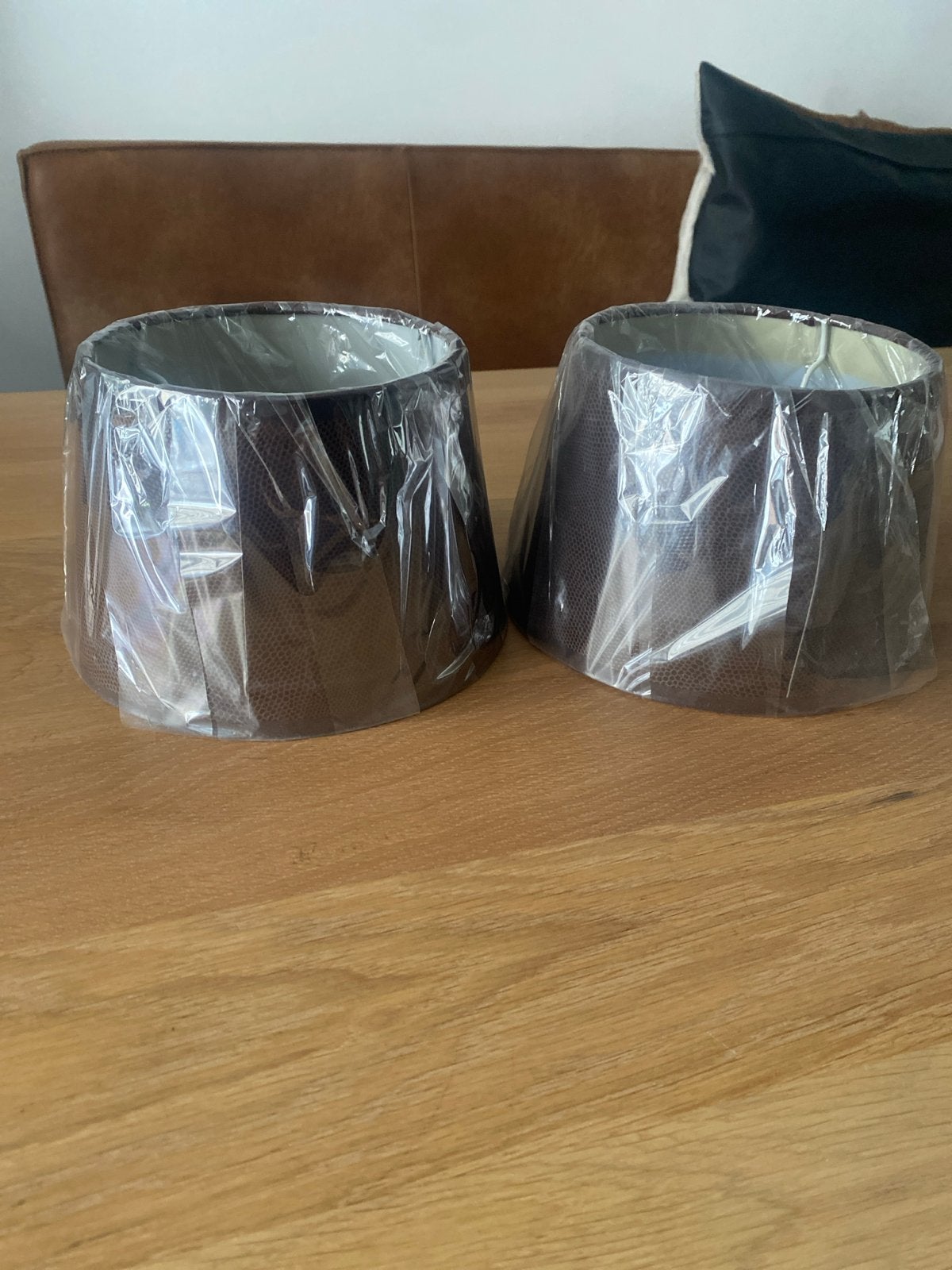 2 Nieuwe Bruine Lampenkappen - Modern & Stijlvol, Bruin, Rond, Ophalen of Verzenden, Zo goed als nieuw