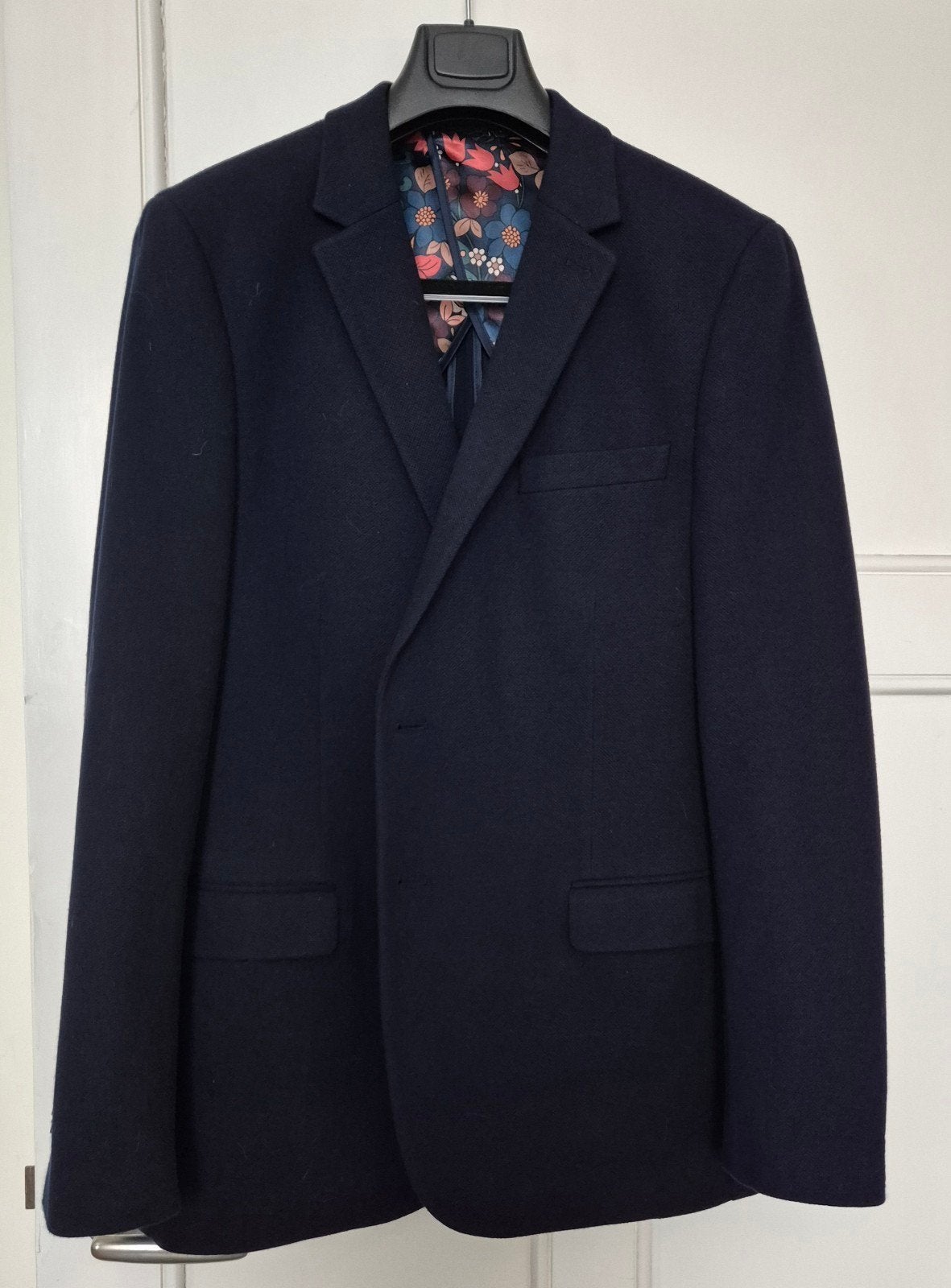 Nieuw. Stijlvol Donkerblauw Colbert met Bloemenprint Voering, Kleding | Heren, Kostuums en Colberts, Maat 52/54 (L), Blauw, Nieuw