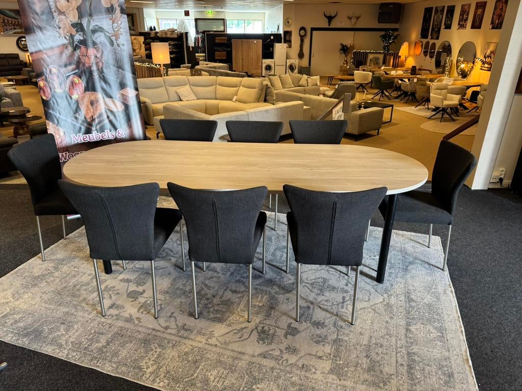 Vergardertafel 240 vergrijsd eiken met 8 Zwarte stoelen, Ophalen, Gebruikt, Mwonenenslapen, Tafel