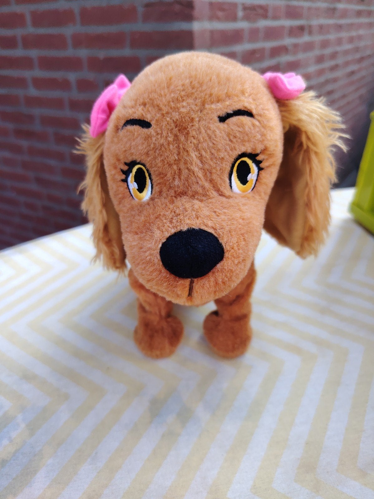 Danshondje Lucy - Zo goed als nieuw, Ophalen of Verzenden, Zo goed als nieuw, Bruin, Hond