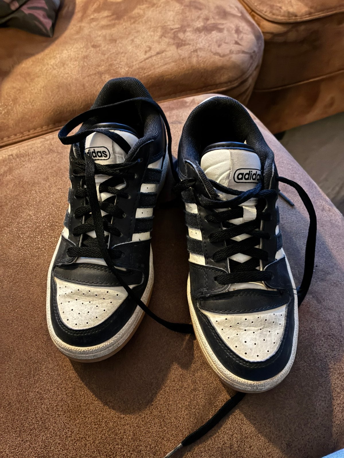 Adidas maat 36 zelf doekje overheen halen, Ophalen, Gebruikt, Jongen of Meisje, Schoenen