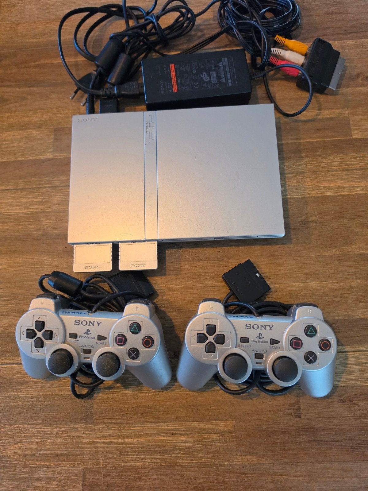 PS2 Slim met 2 controllers en 2 originele geheugenkaarten, Spelcomputers en Games, Gebruikt, Met 2 controllers, Ophalen of Verzenden