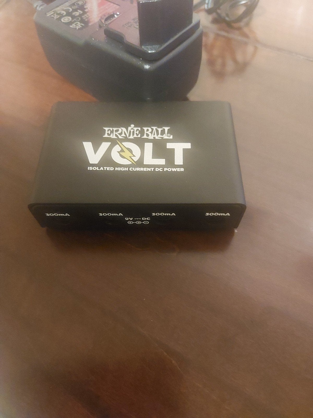 Ernie Ball Volt Power Supply - Compact voor 4 Pedalen, Ophalen of Verzenden, Zo goed als nieuw, Overige typen