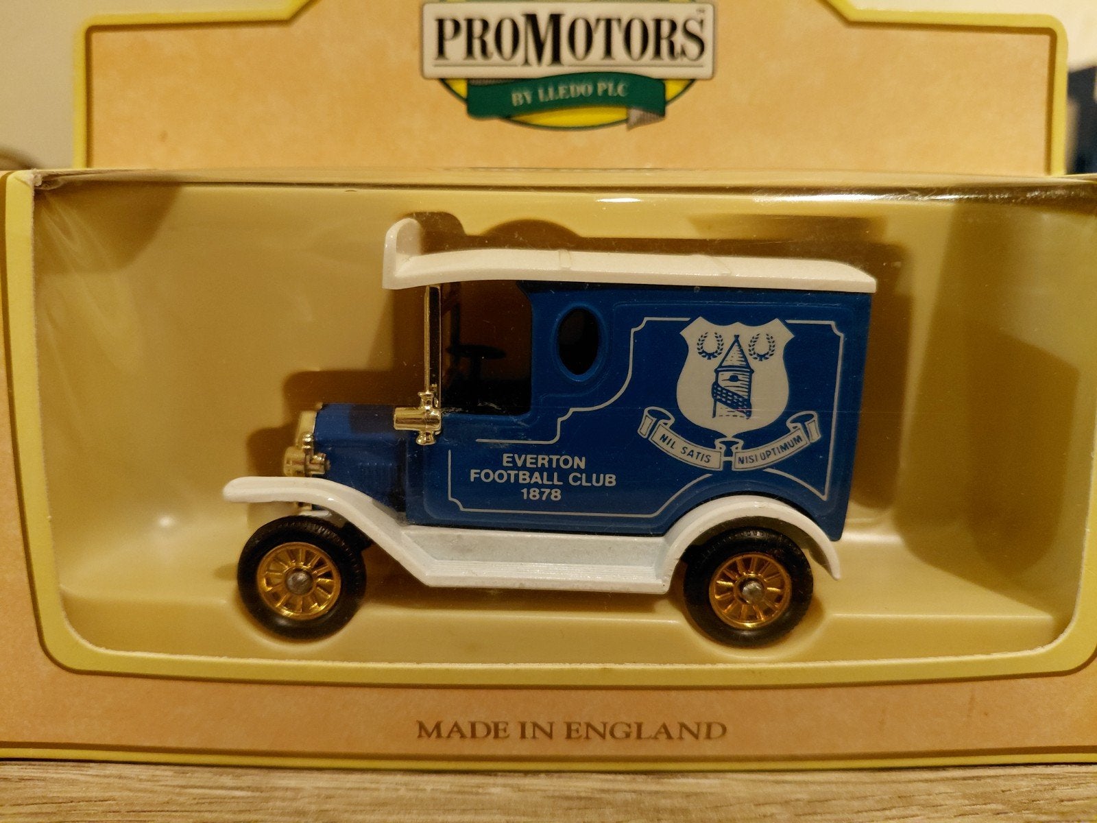 Limited Edition 'Everton' 1920 Model T Ford Van, Overige merken, Auto, Verzenden, 1:32 tot 1:50