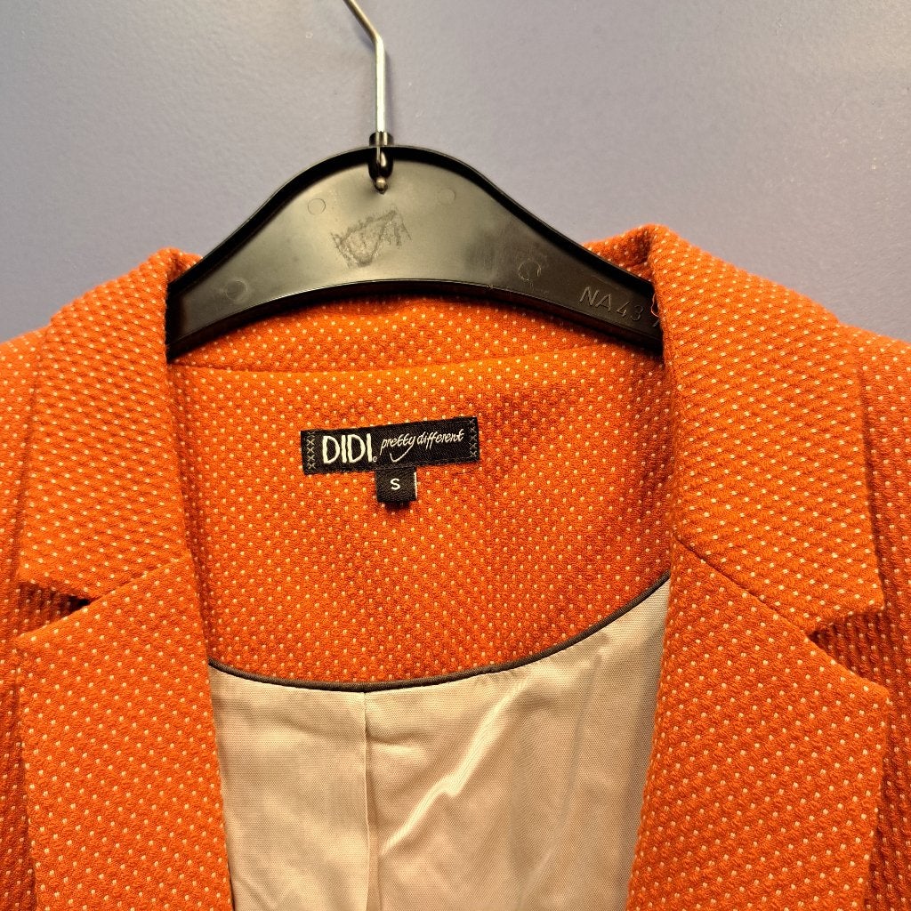 Didi broekpak in warm oranje gestippelde stof mt XS-S 47551, Kostuum of Pak, ., Ophalen of Verzenden, Zo goed als nieuw