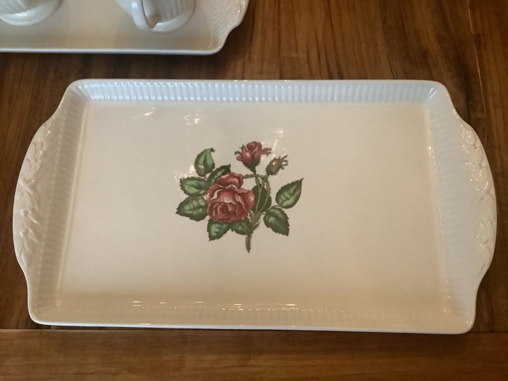 Zgan sandwichtray WEDGWOOD MOSS ROSE., Ophalen of Verzenden, Zo goed als nieuw, Porselein, Wedgwood