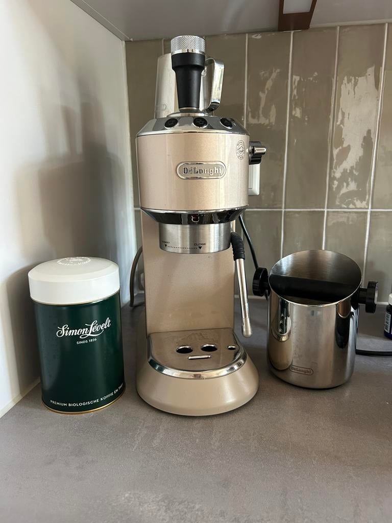 De'Longhi Dedica Arte Crème espressomachine met stoompijpje, Witgoed en Apparatuur, Koffiezetapparaten, Zo goed als nieuw, Espresso apparaat
