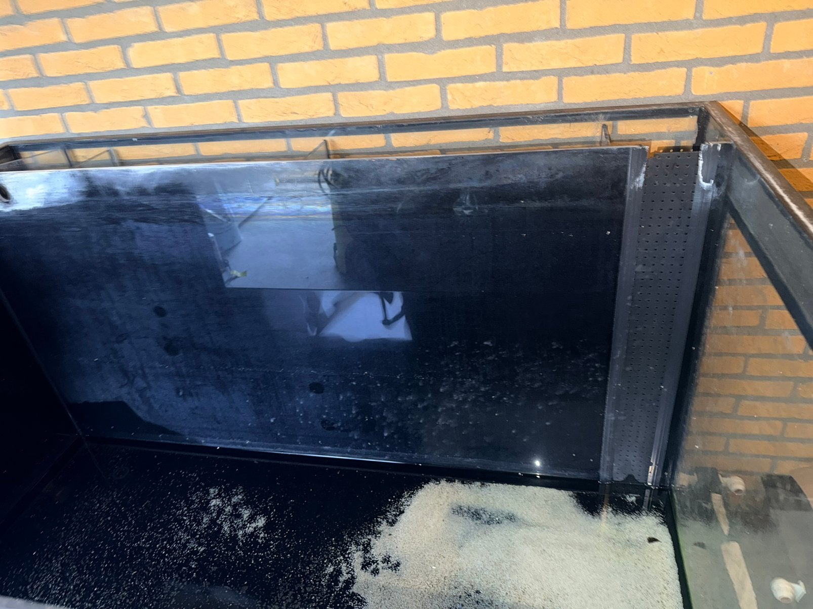 Groot aqaurium, Ophalen, Leeg aquarium