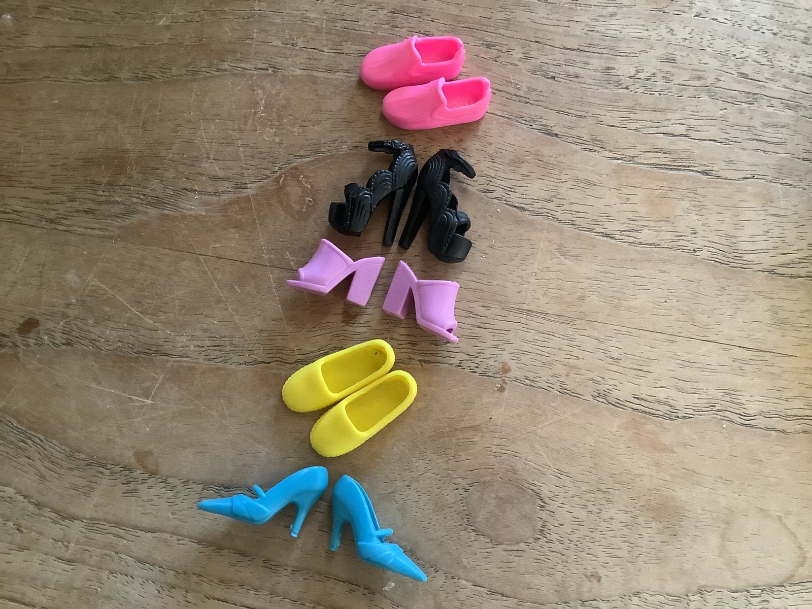 Barbie shoentjes, Ophalen of Verzenden, Zo goed als nieuw, Kleertjes