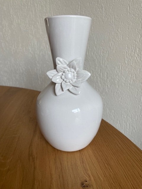 Wit vaasje met bloem, Antiek en Kunst, Ophalen