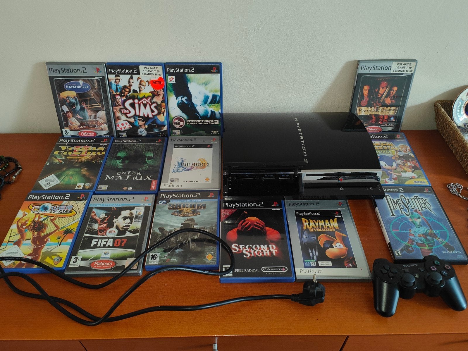 PlayStation 3 Backwards Compatible, Spelcomputers en Games, Spelcomputers | Sony PlayStation 3, Met games, Phat, Met 2 controllers