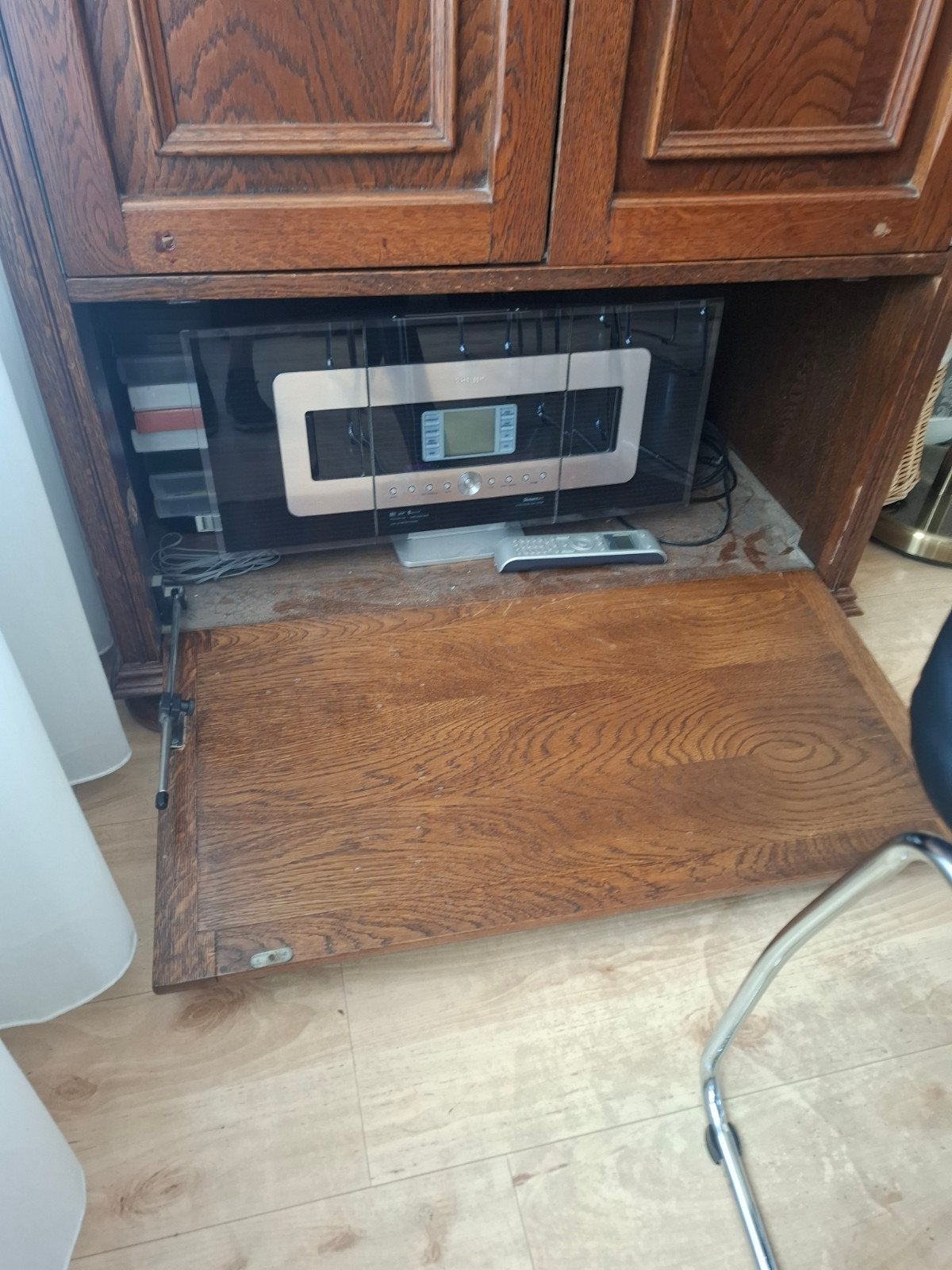 Eiken tv kast met radio, Ophalen, Zo goed als nieuw