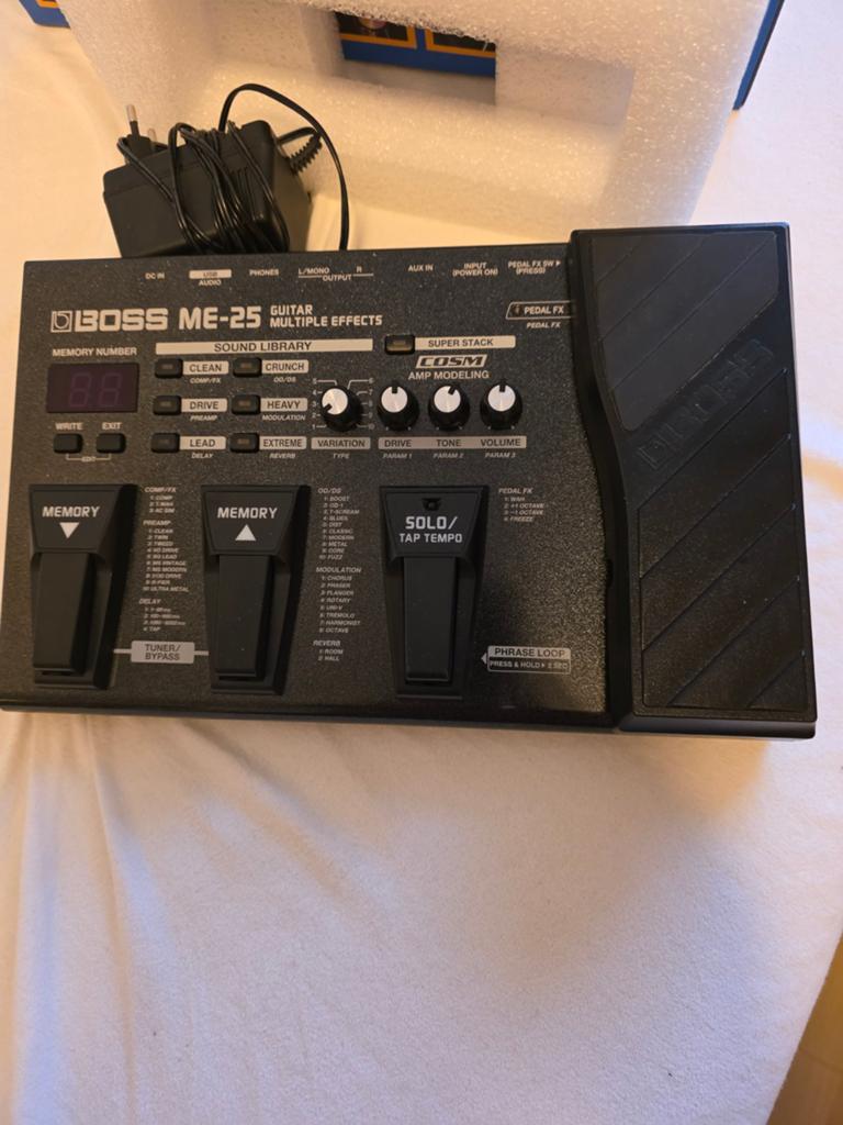 Boss ME-25 Multi-Effect Guitar Pedal, Muziek en Instrumenten, Effecten, Ophalen of Verzenden