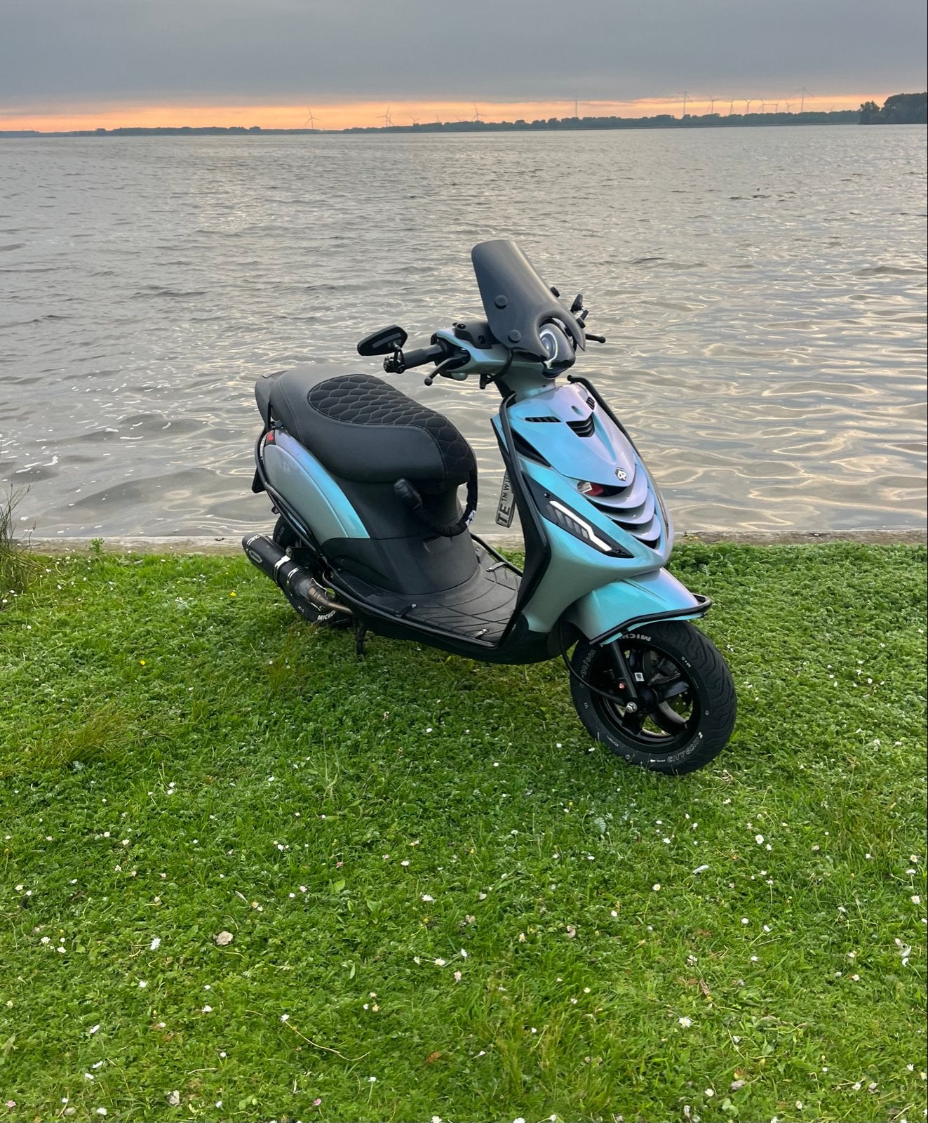 Prachtige full option Piaggio Zip 80cc incl. begrenzer, Fietsen en Brommers, Ophalen, Gebruikt, Maximaal 45 km/u, 80 cc