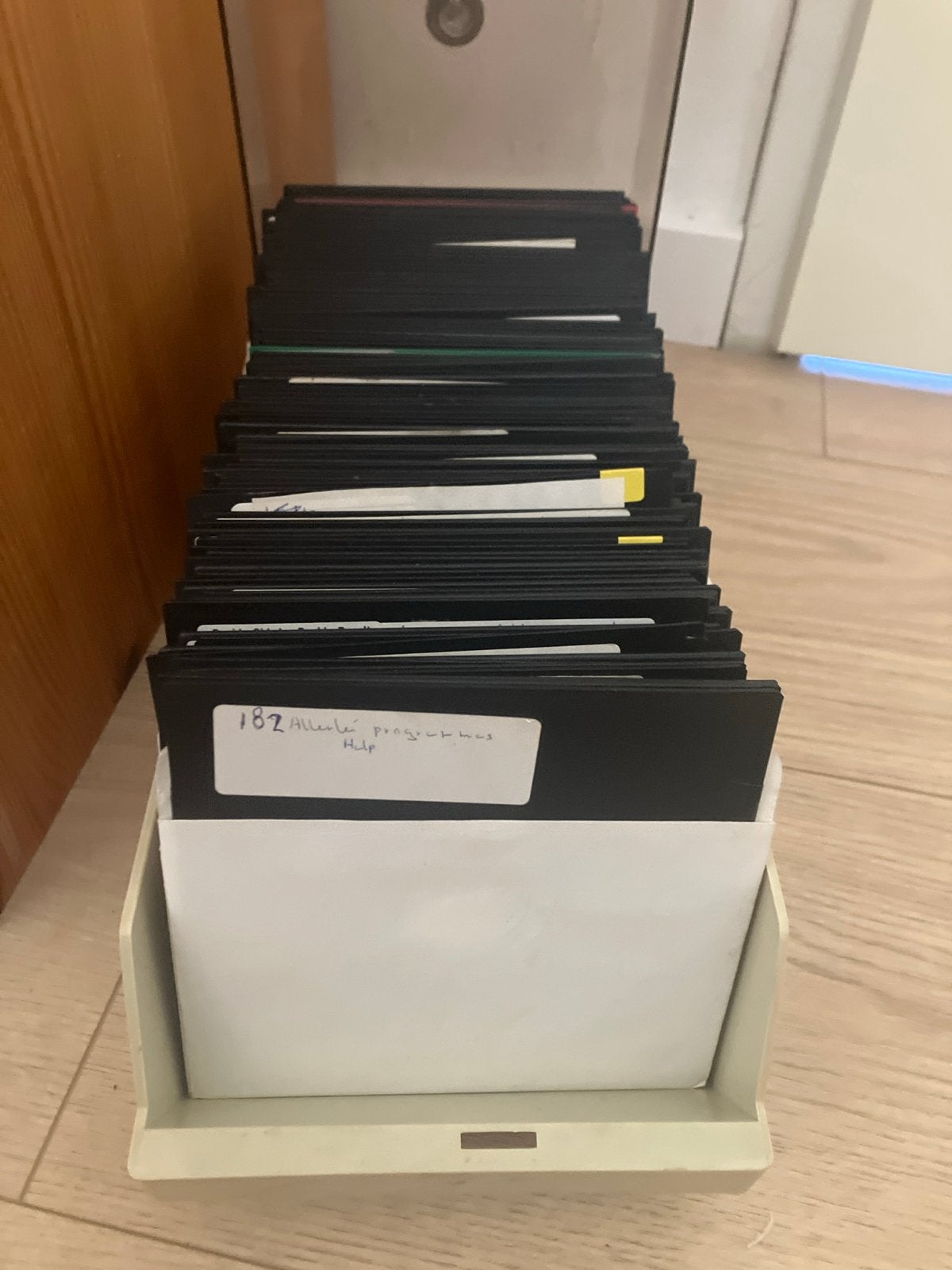 Grote collectie 5.25 inch C64 diskettes in opbergdoos, Computers en Software, Vintage Computers, Ophalen of Verzenden