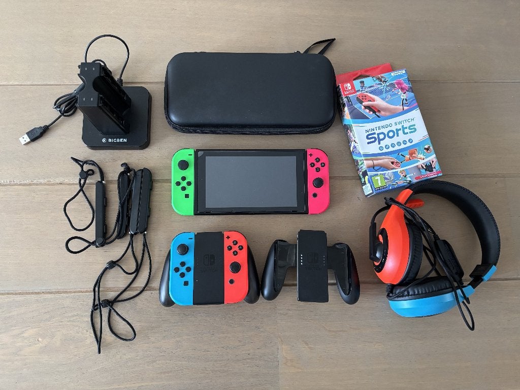 Nintendo Switch met 10 games en accesoires, Met games, Met 2 controllers, Ophalen of Verzenden, Zo goed als nieuw