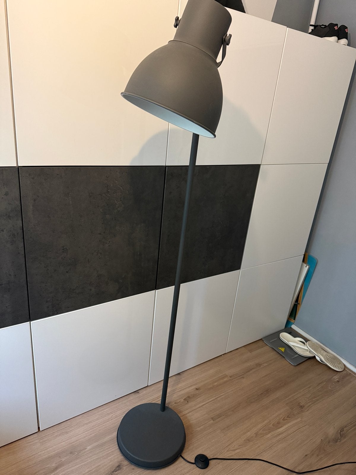 IKEA Industriële Vloerlamp - Donkergrijs, Ophalen, E27 (groot), Zo goed als nieuw, Metaal