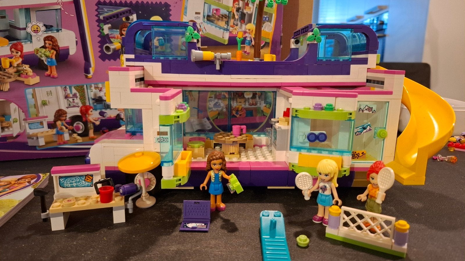 Lego friends kampeerbus 41395 inclusief doos en boekje., Ophalen of Verzenden, Zo goed als nieuw