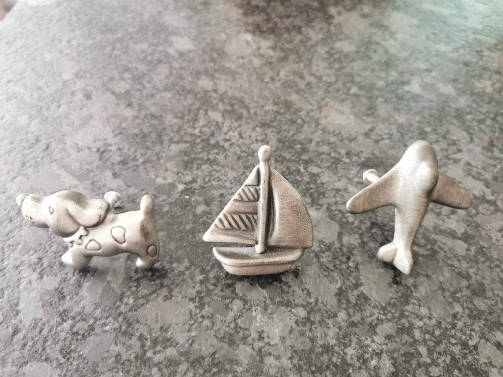 Leuke ladeknoppen: hond, zeilboot, vliegtuig (3 stuks), Kinderen en Baby's, Kinderkamer | Inrichting en Decoratie, Ophalen of Verzenden