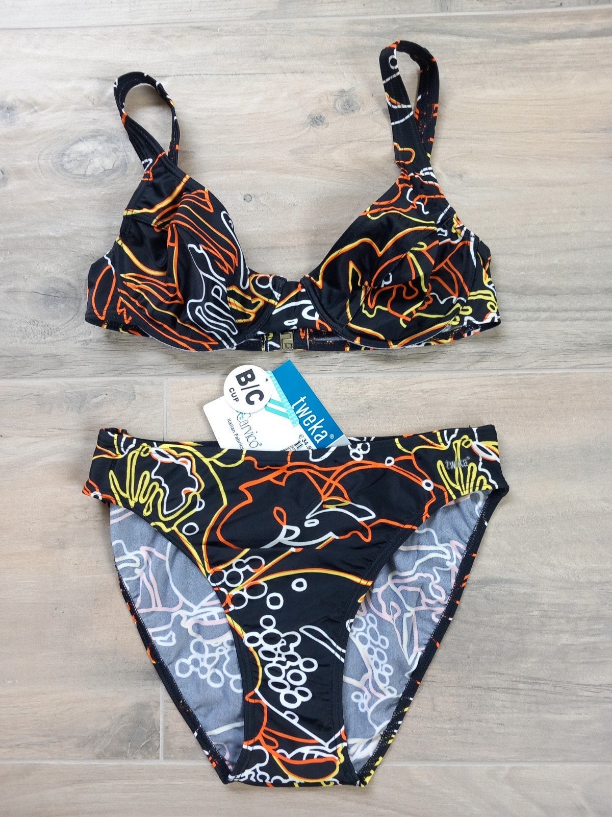 Tweka Dames Beugelbikini. Mt. 38 B/C. Nieuw., Kleding | Dames, Meerkleurig, Nieuw, Ophalen of Verzenden, Bikini