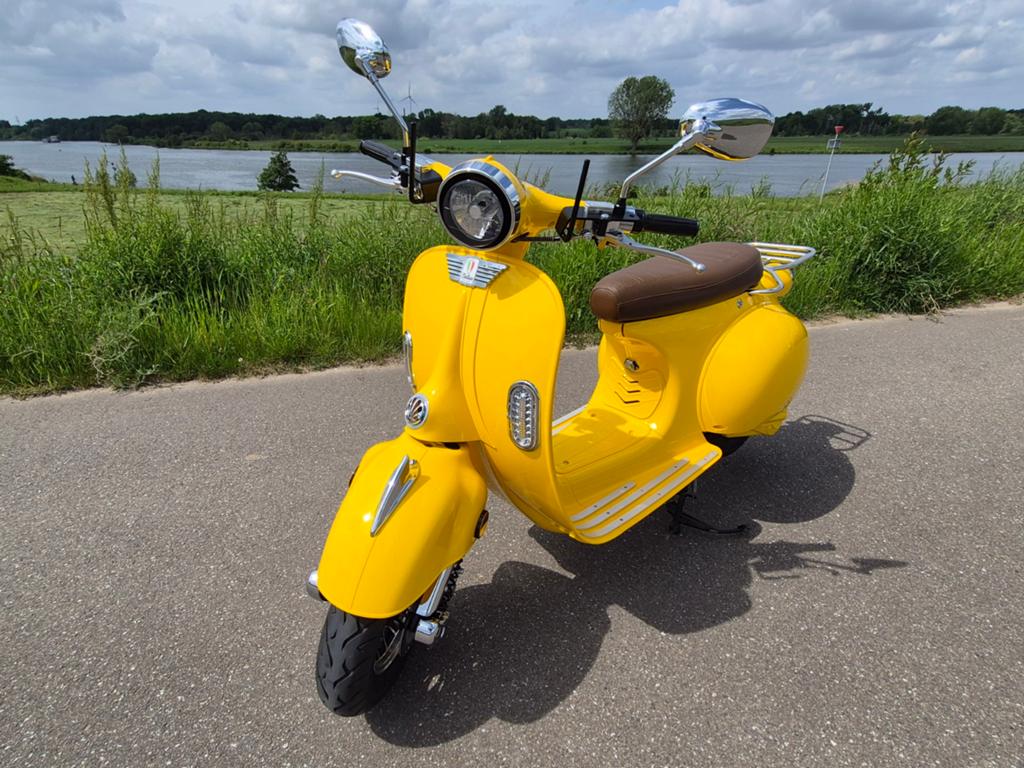 ZGAN E-talian retro 45 scooter yellow shine, Ophalen, Overige modellen, Maximaal 45 km/u, Elektrisch