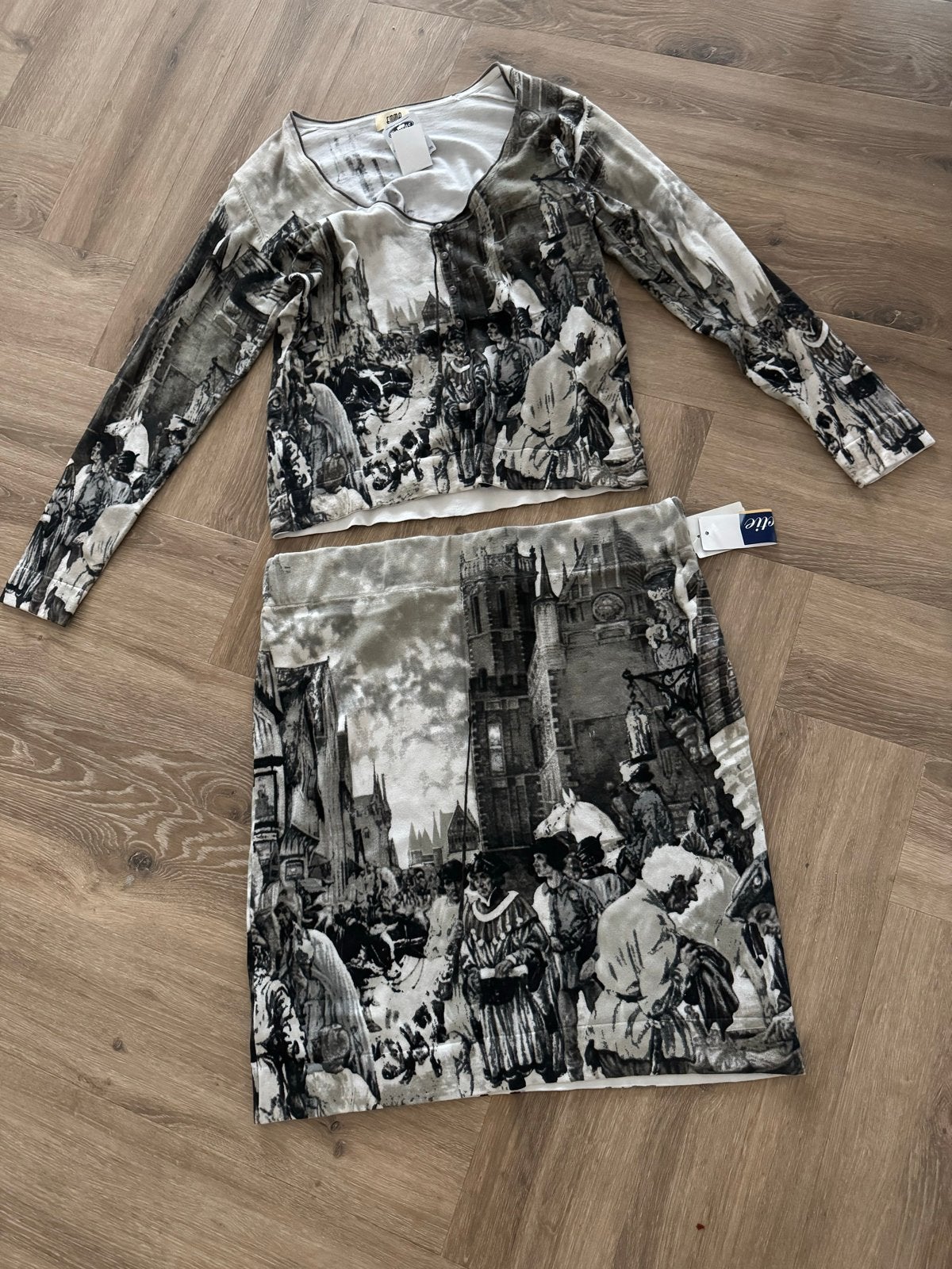 College Style set: top en rok met historische print, Ophalen, Maat 46/48 (XL) of groter, Nieuw, Grijs
