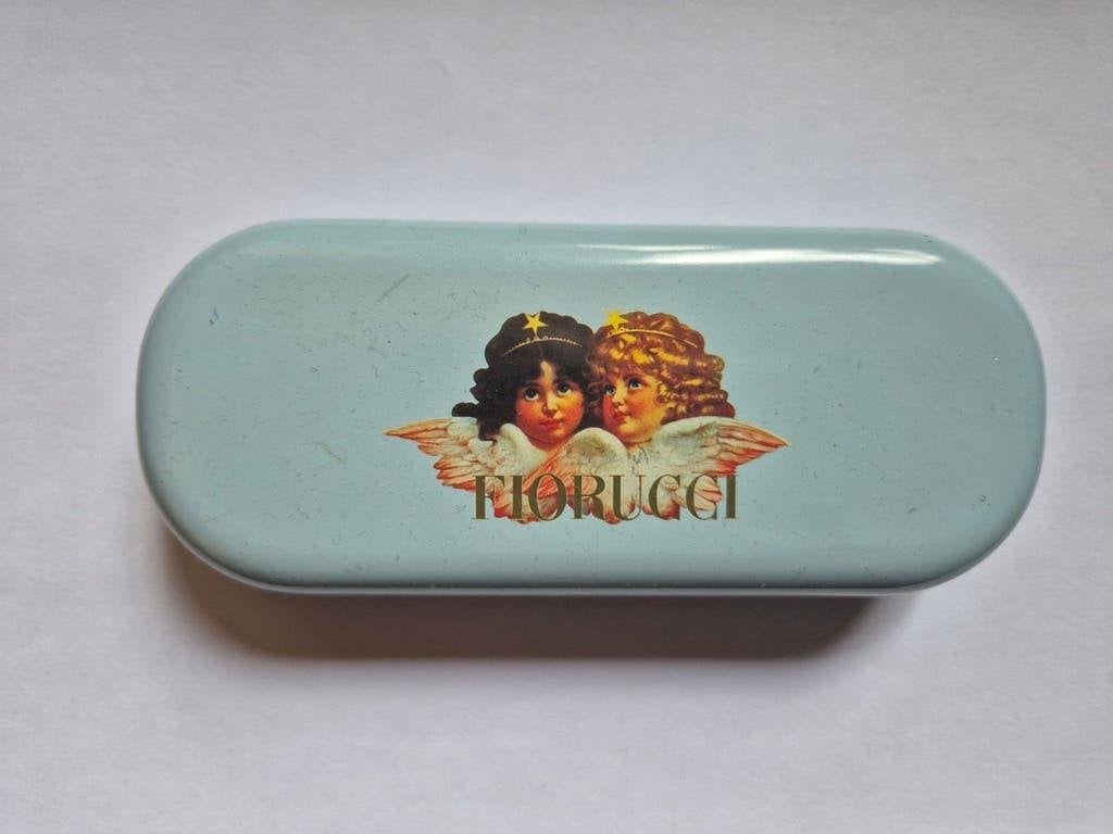 Fiorucci brillenetui met engeltjes, Overige merken, Blauw, Ophalen of Verzenden, Zo goed als nieuw