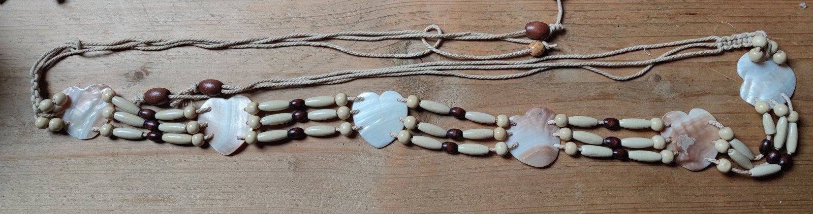 Schelpen riem met houten kralen, Verzenden, Nieuw