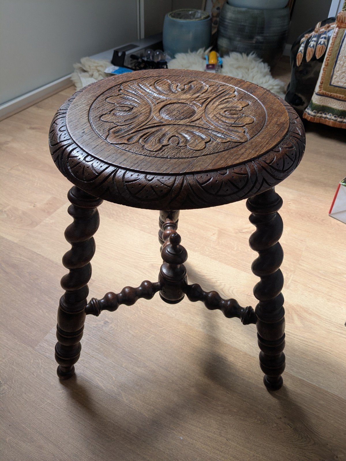 Antieke houten kruk - donkerbruin, handsnijwerk, Ophalen of Verzenden, Gebruikt, Hout