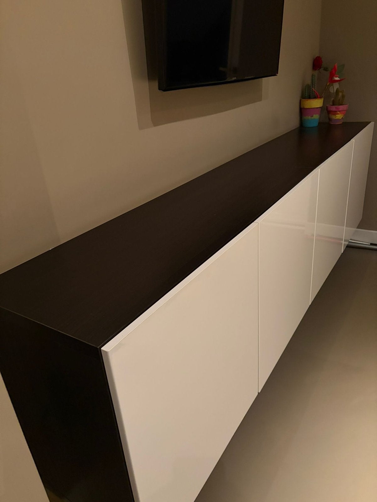 Modern zwevend tv-meubel wit/bruin, Ophalen of Verzenden, Zo goed als nieuw, 200 cm of meer, Minder dan 100 cm